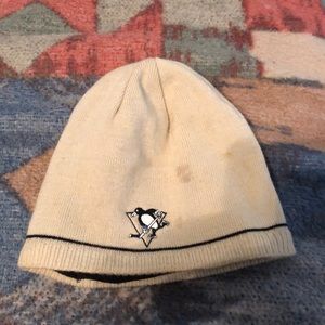 Reversible Pittsburgh Penguins beanie